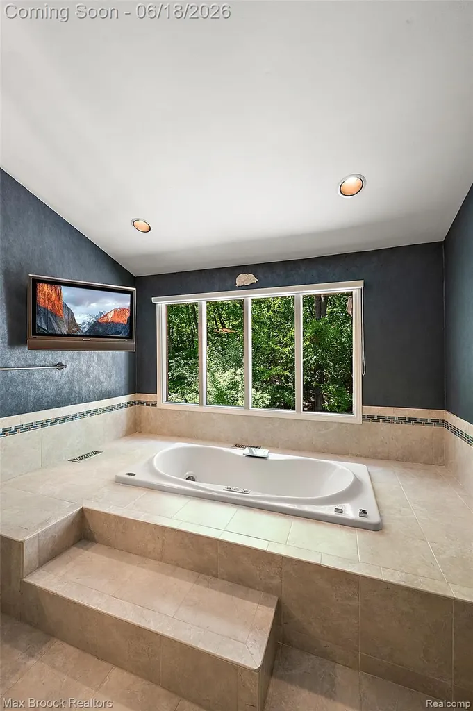 4872 Cliffside Drive West Bloomfield Charter Township MI 48323