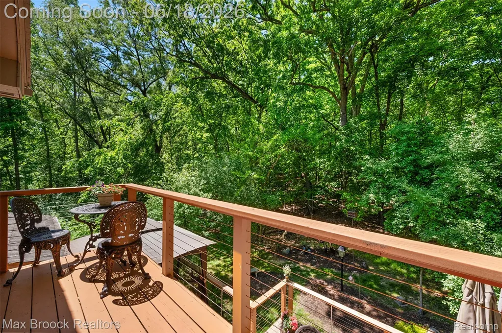 4872 Cliffside Drive West Bloomfield Charter Township MI 48323