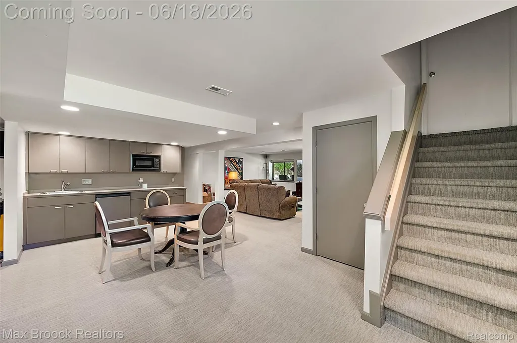 4872 Cliffside Drive West Bloomfield Charter Township MI 48323