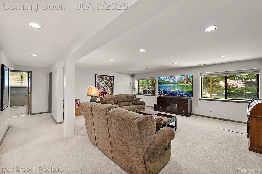 4872 Cliffside Drive West Bloomfield Charter Township MI 48323