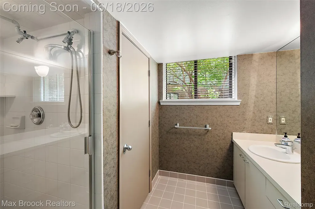 4872 Cliffside Drive West Bloomfield Charter Township MI 48323