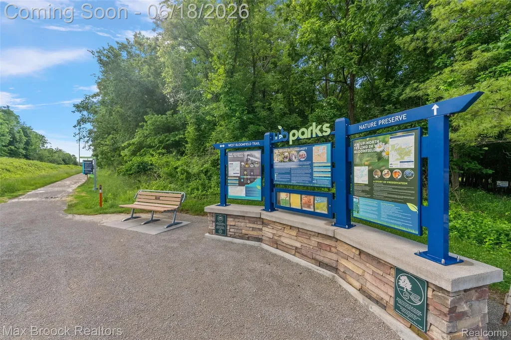 4872 Cliffside Drive West Bloomfield Charter Township MI 48323