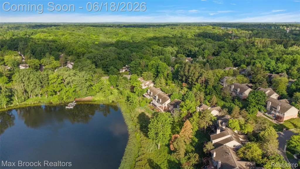 4872 Cliffside Drive West Bloomfield Charter Township MI 48323