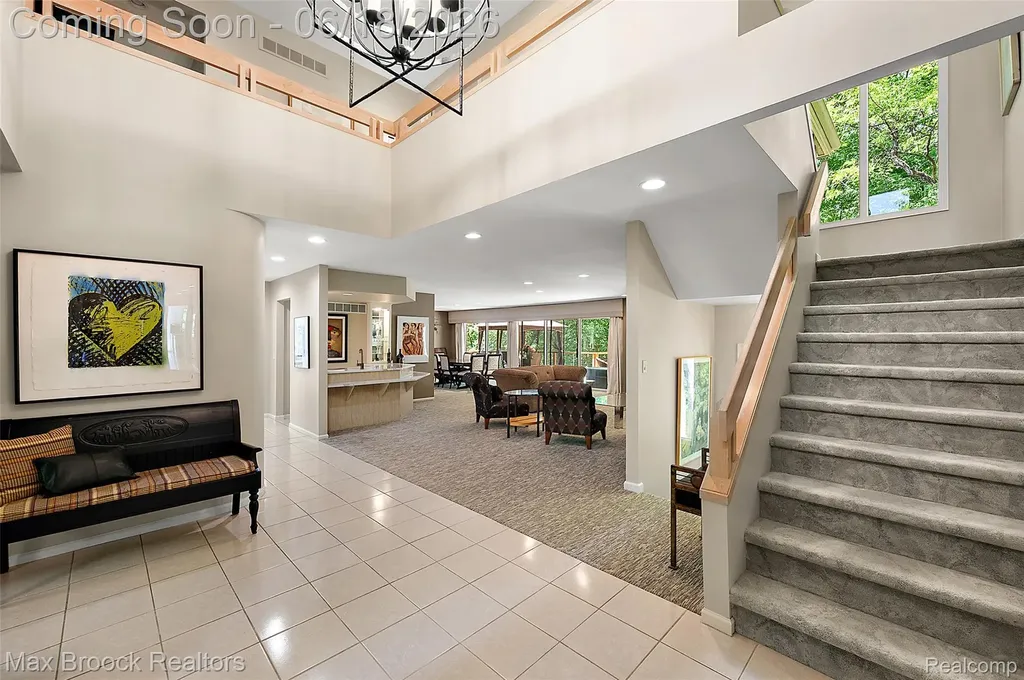4872 Cliffside Drive West Bloomfield Charter Township MI 48323