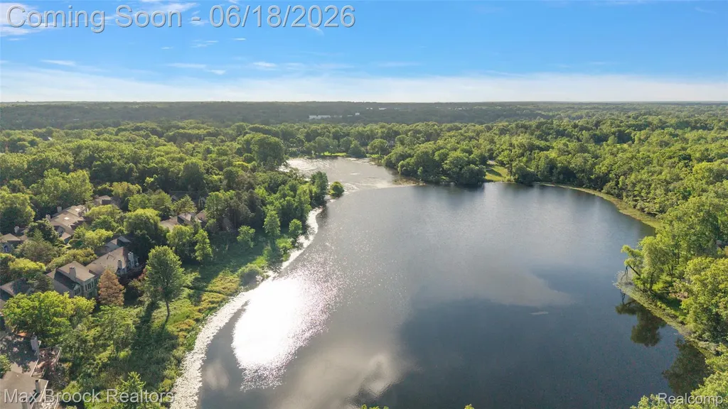 4872 Cliffside Drive West Bloomfield Charter Township MI 48323