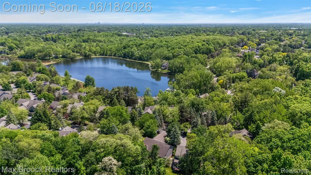 4872 Cliffside Drive West Bloomfield Charter Township MI 48323