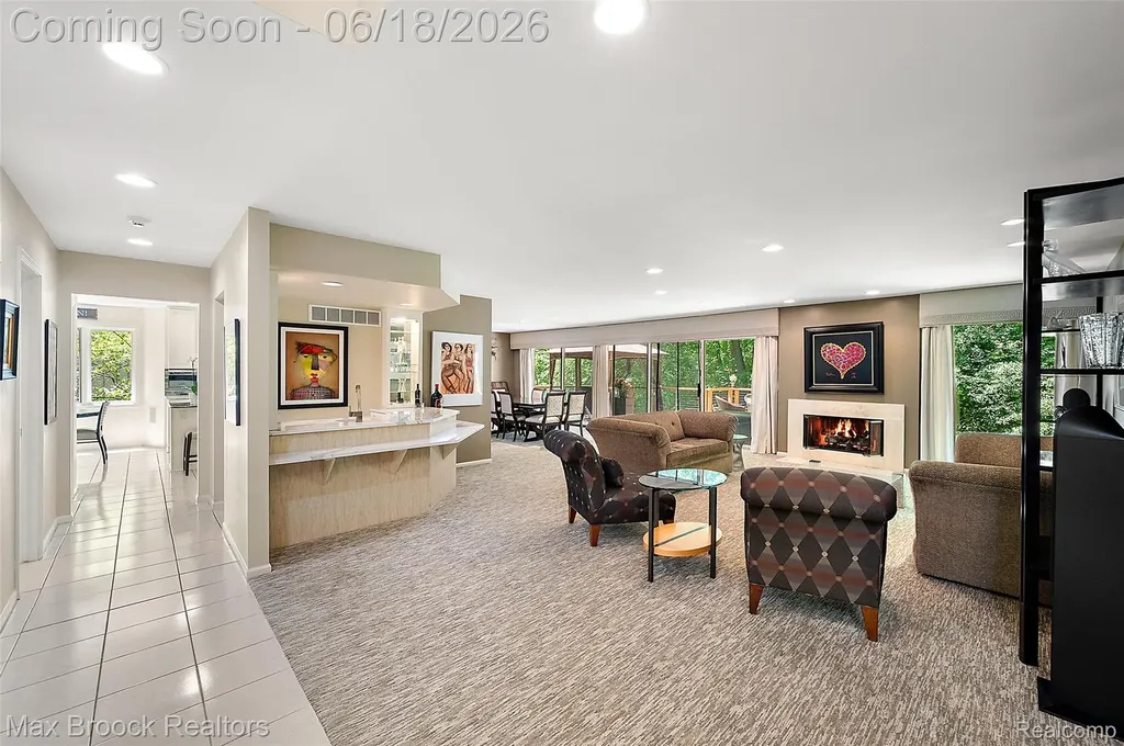 4872 Cliffside Drive West Bloomfield Charter Township MI 48323