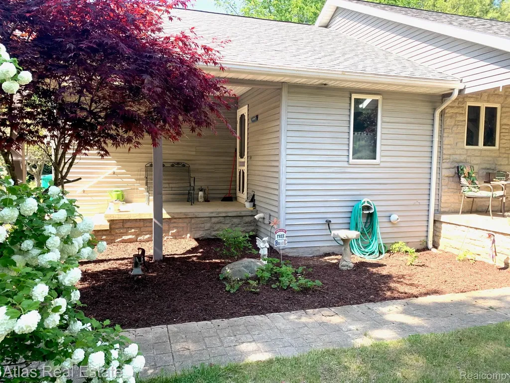 6075 Mayville Road Koylton Township MI 48727