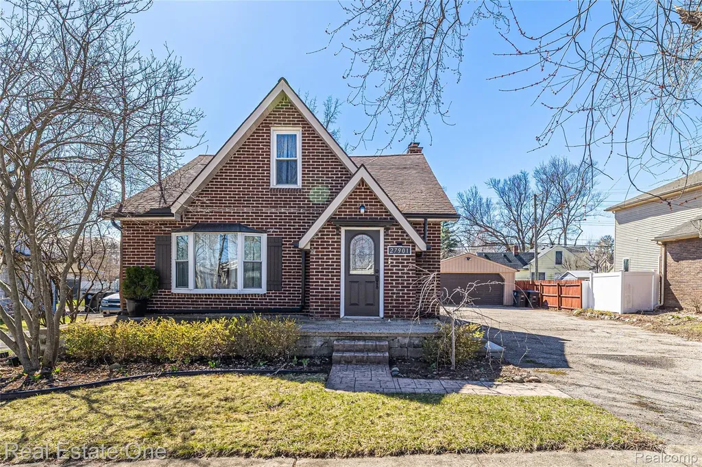 27901 Long Street Livonia City MI 48152