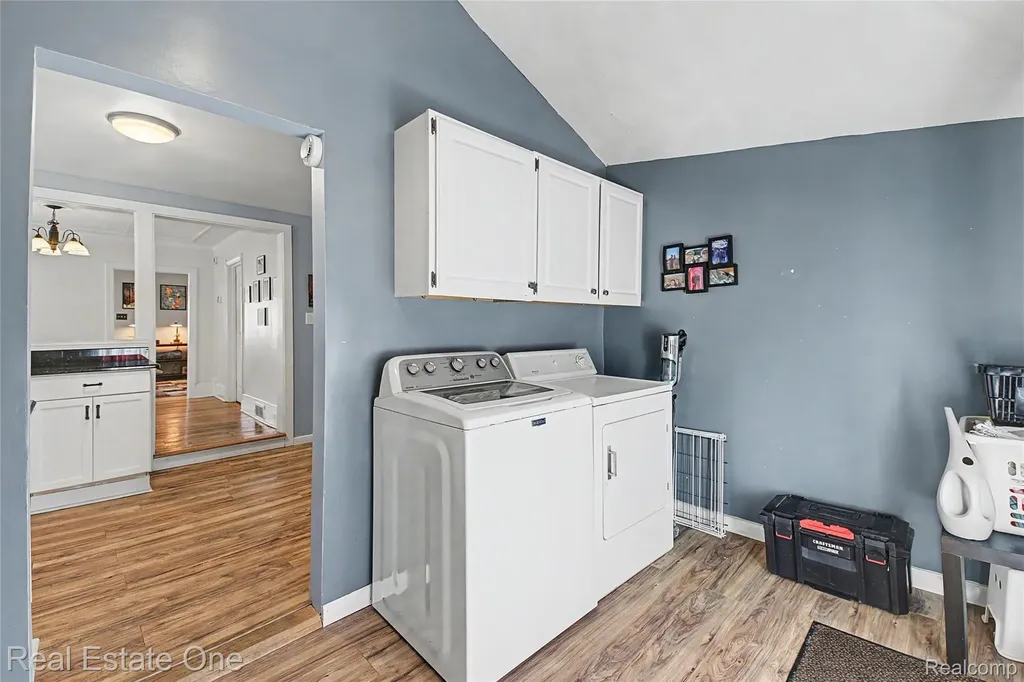 27901 Long Street Livonia City MI 48152