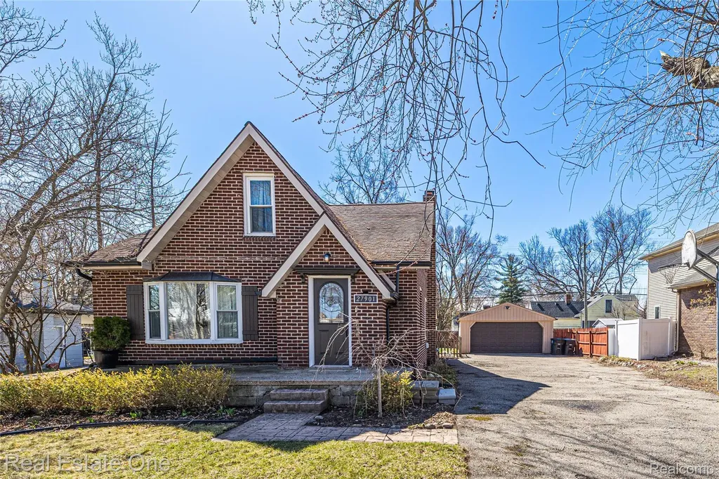 27901 Long Street Livonia City MI 48152
