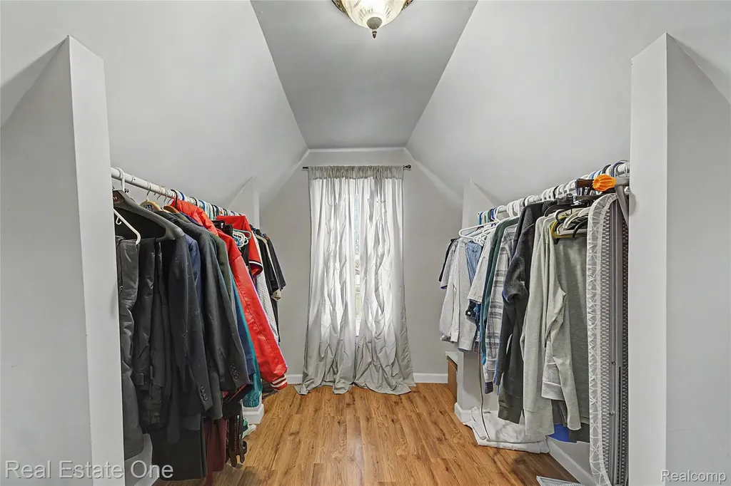 27901 Long Street Livonia City MI 48152