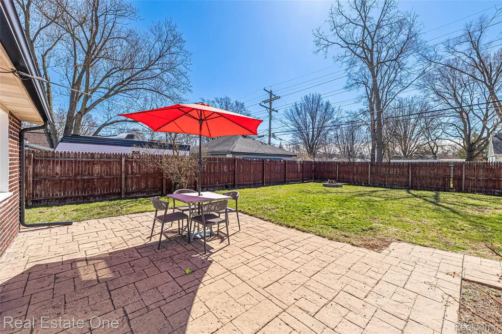 27901 Long Street Livonia City MI 48152