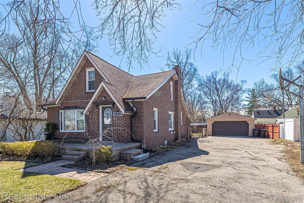 27901 Long Street Livonia City MI 48152