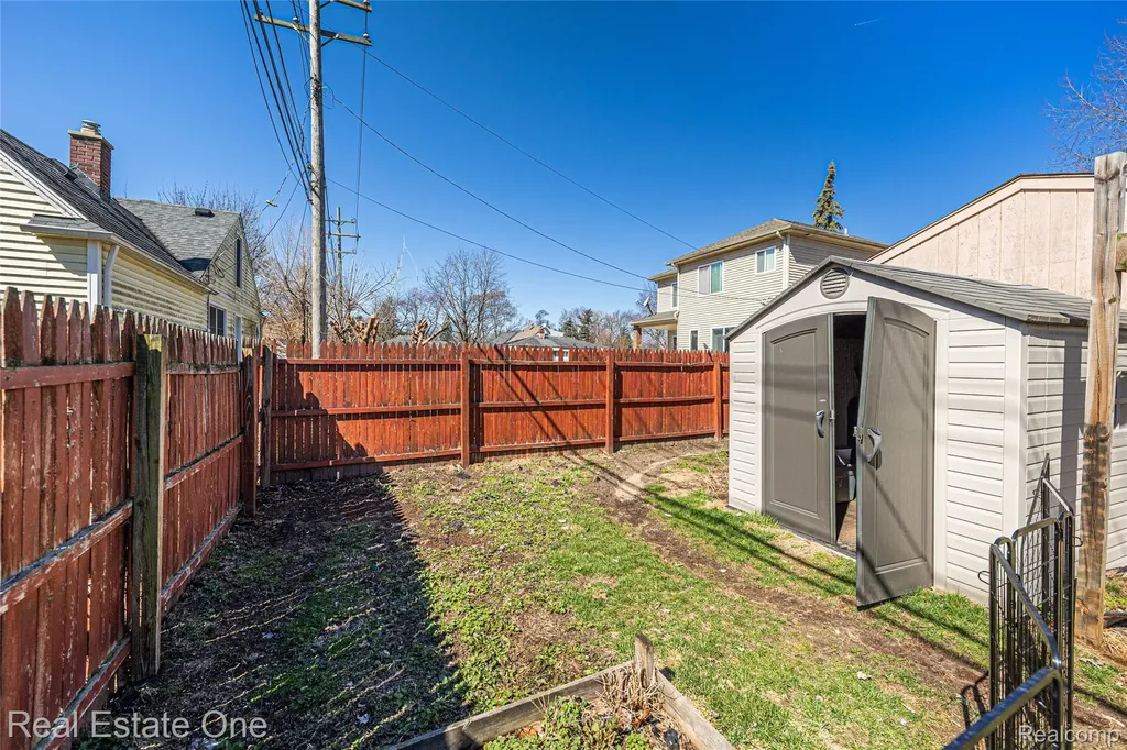 27901 Long Street Livonia City MI 48152