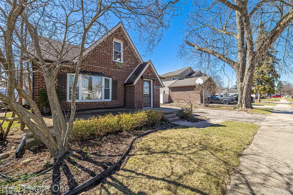 27901 Long Street Livonia City MI 48152