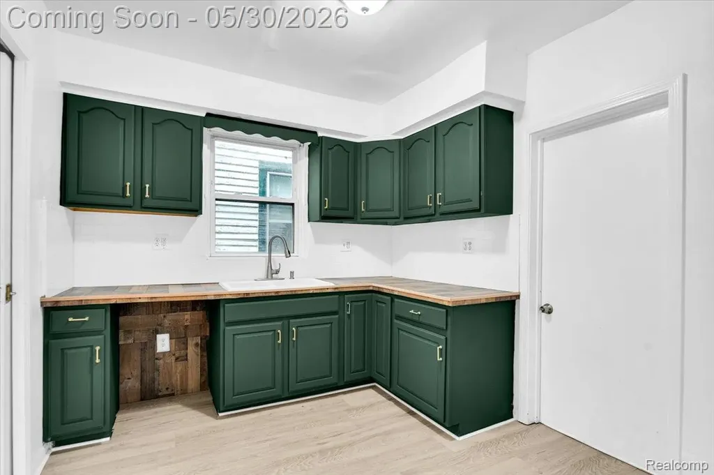 5203 Maplewood Street Detroit City MI 48204