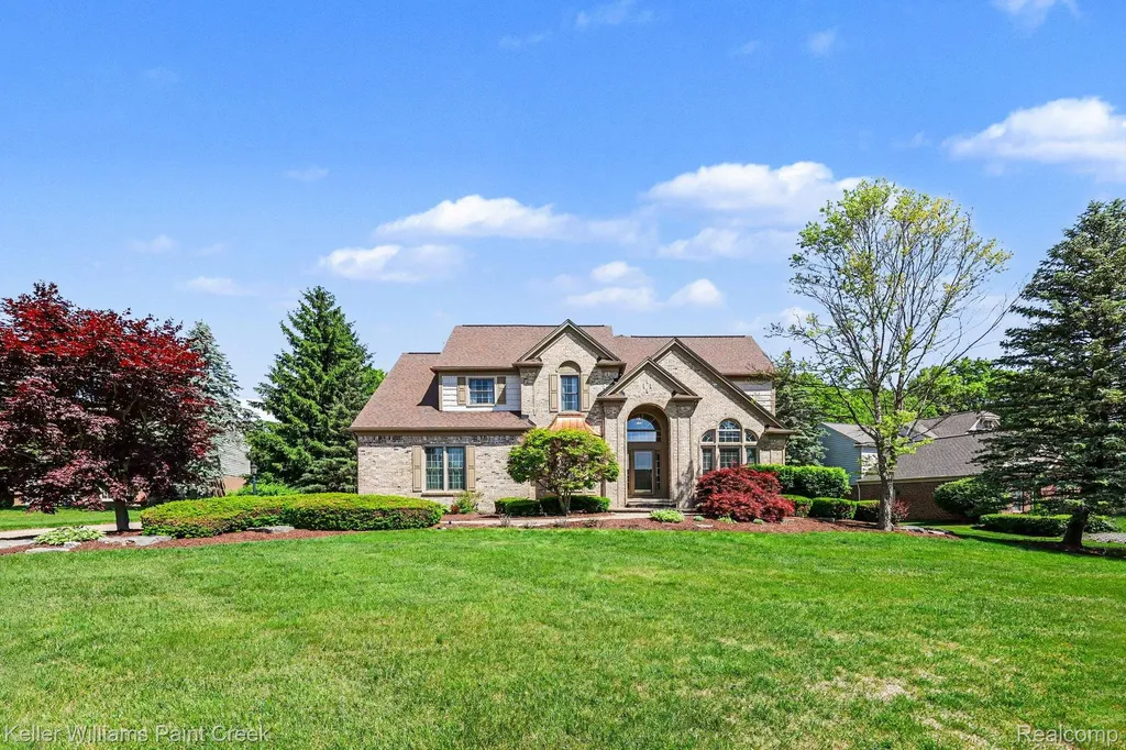 1432 Oakmont Court Orion Charter Township MI 48362
