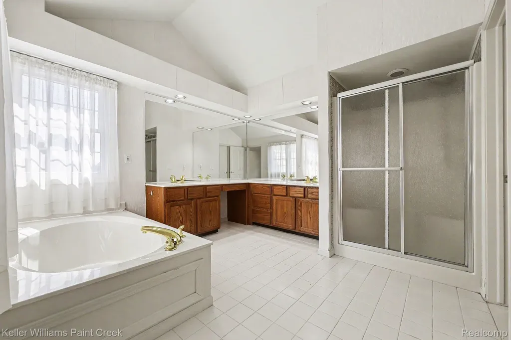 1432 Oakmont Court Orion Charter Township MI 48362