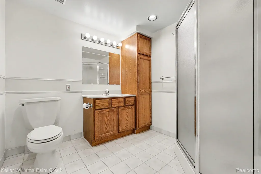 1432 Oakmont Court Orion Charter Township MI 48362