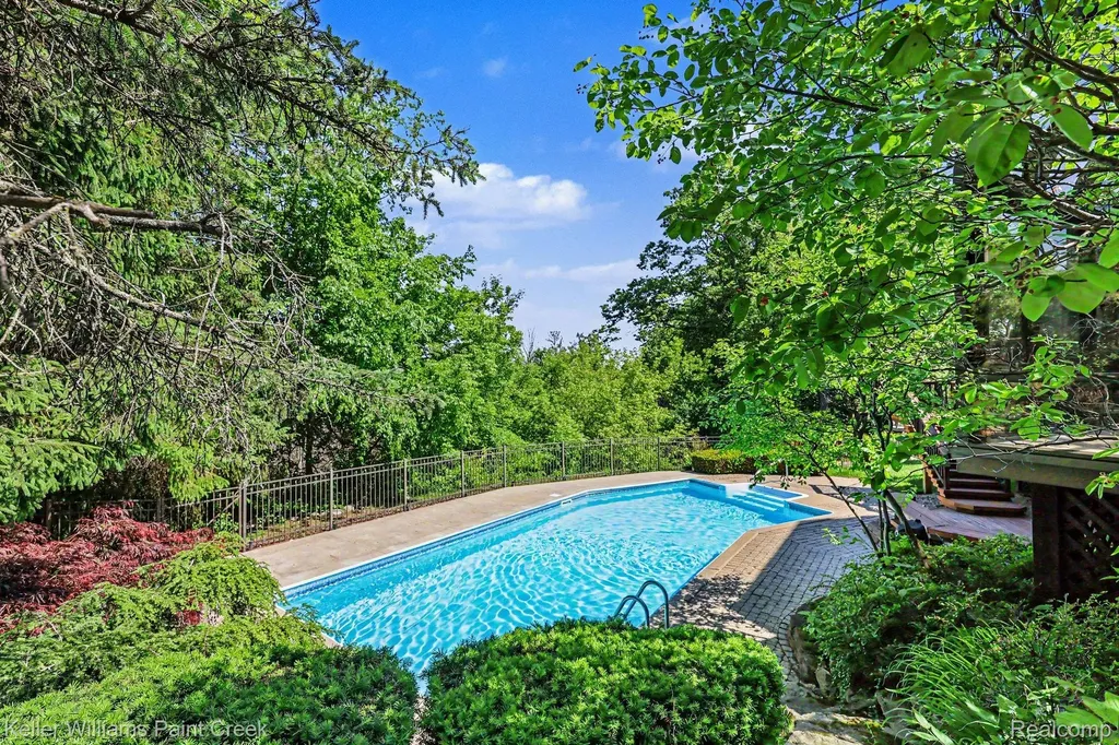 1432 Oakmont Court Orion Charter Township MI 48362