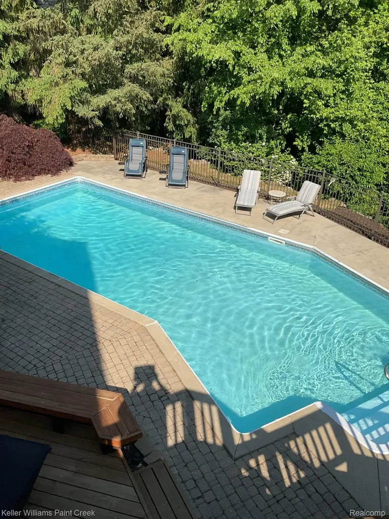 1432 Oakmont Court Orion Charter Township MI 48362