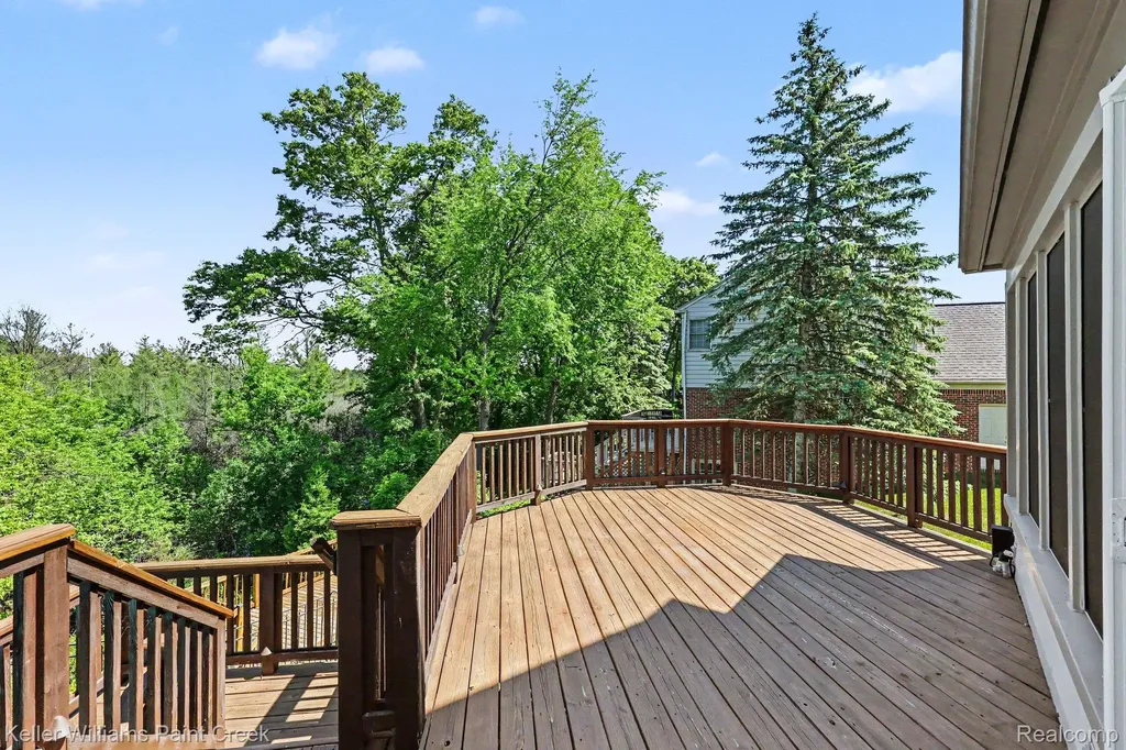 1432 Oakmont Court Orion Charter Township MI 48362