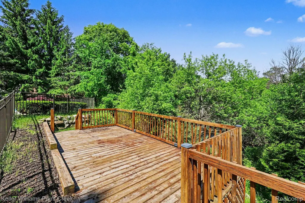 1432 Oakmont Court Orion Charter Township MI 48362