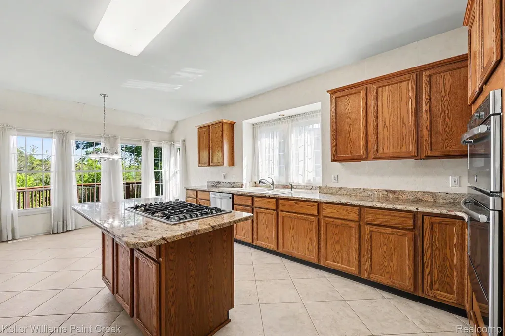 1432 Oakmont Court Orion Charter Township MI 48362