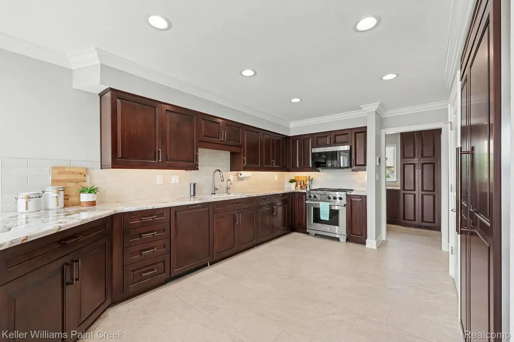 2560 Browning Drive Orion Charter Township MI 48360