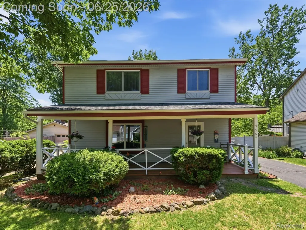5565 Crescent Road Waterford Charter Township MI 48327