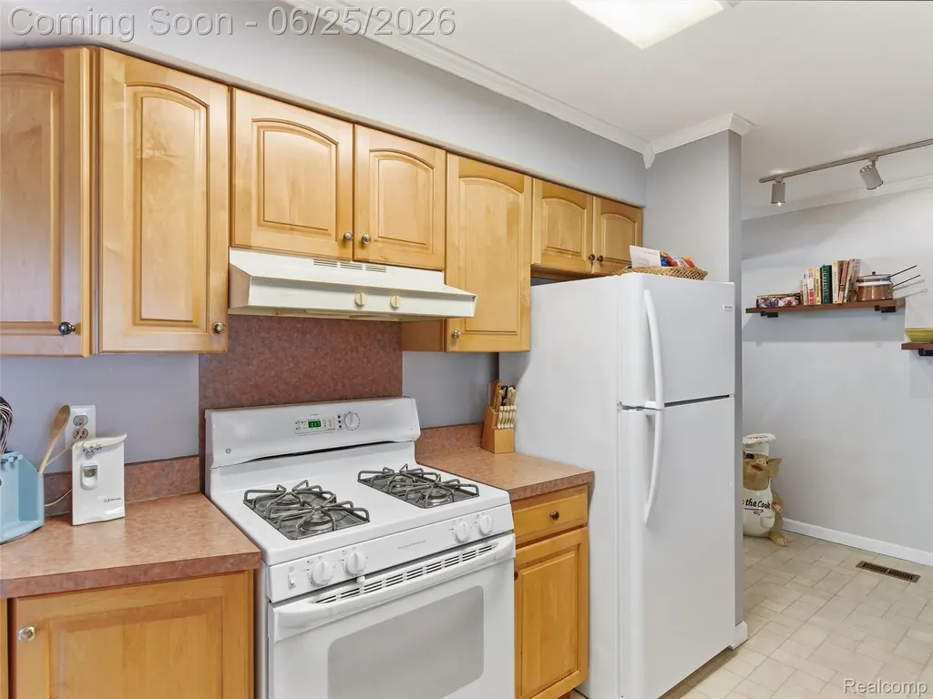 5565 Crescent Road Waterford Charter Township MI 48327