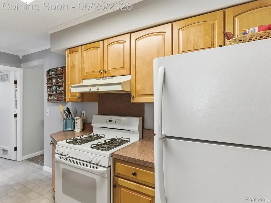 5565 Crescent Road Waterford Charter Township MI 48327