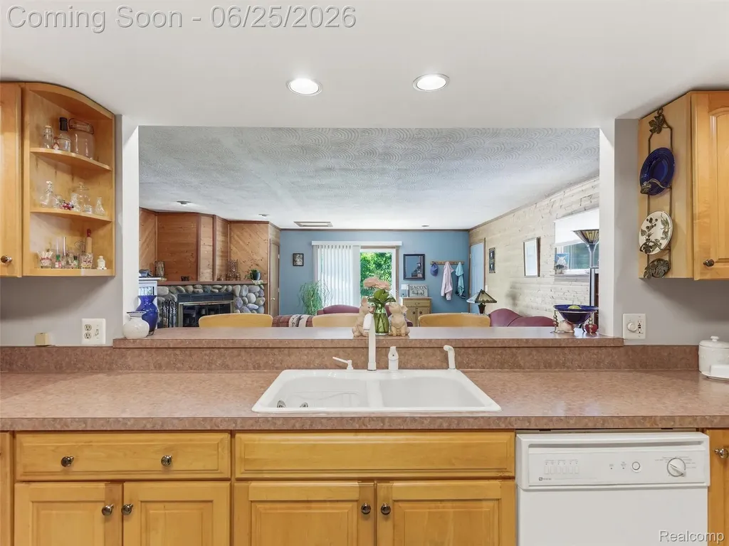 5565 Crescent Road Waterford Charter Township MI 48327