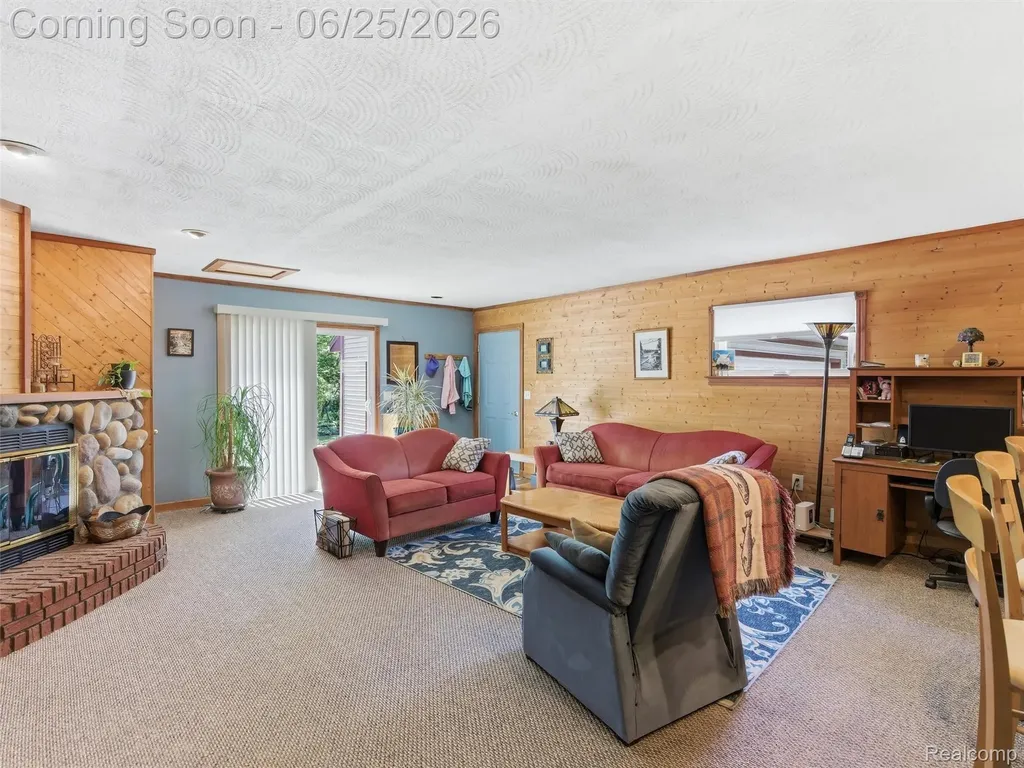 5565 Crescent Road Waterford Charter Township MI 48327