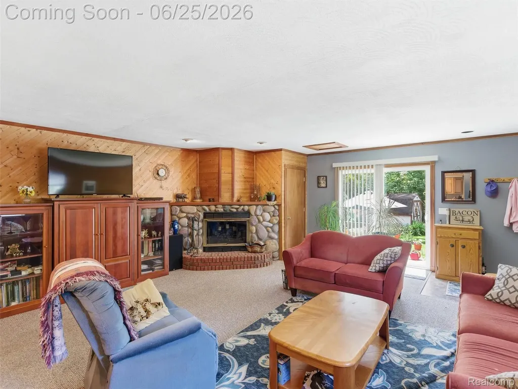 5565 Crescent Road Waterford Charter Township MI 48327