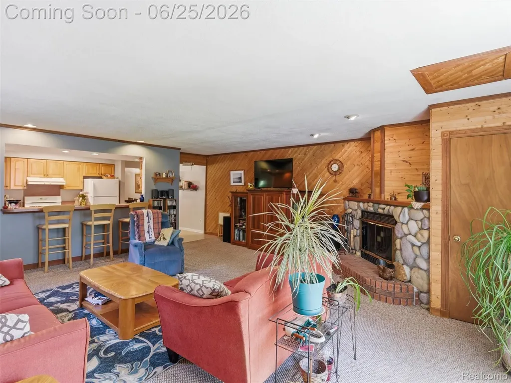 5565 Crescent Road Waterford Charter Township MI 48327