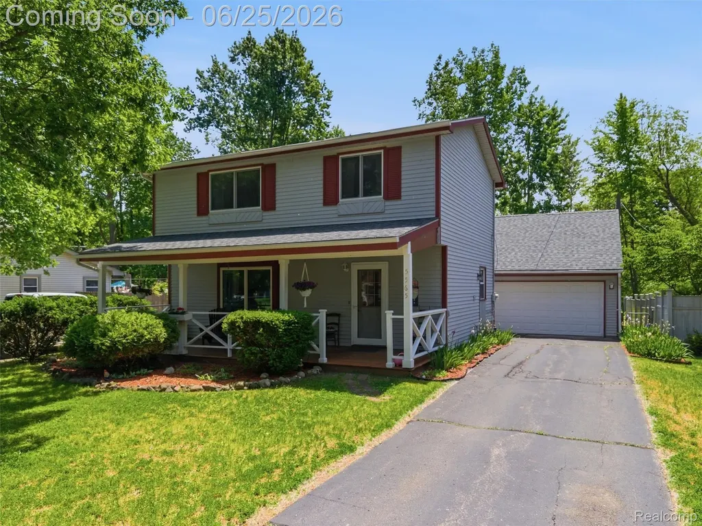 5565 Crescent Road Waterford Charter Township MI 48327