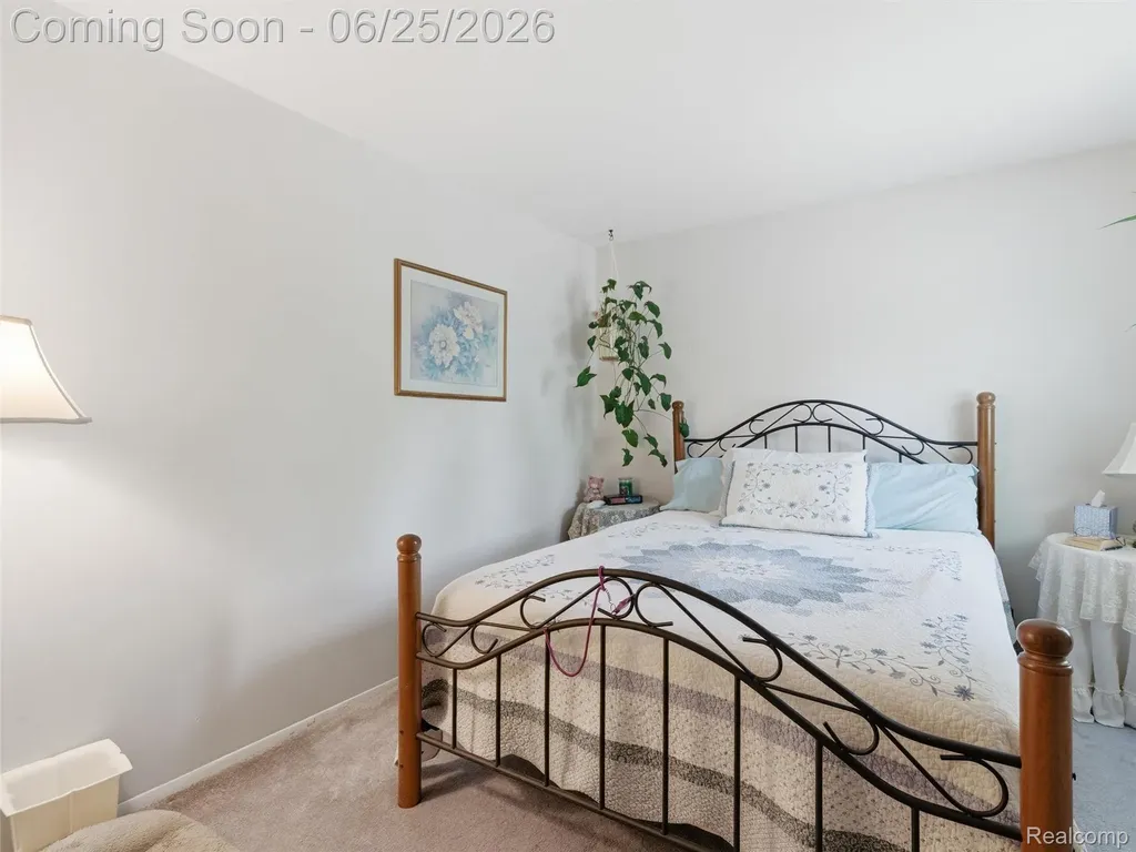 5565 Crescent Road Waterford Charter Township MI 48327