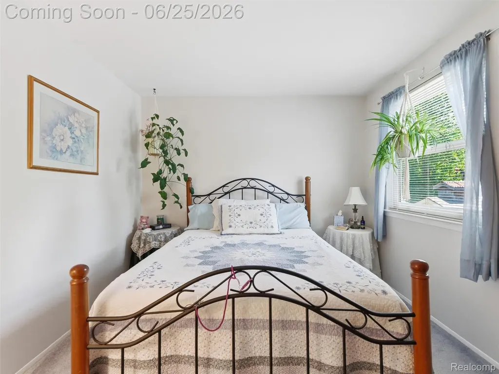 5565 Crescent Road Waterford Charter Township MI 48327