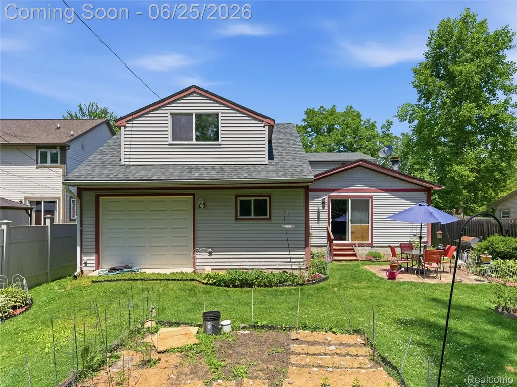 5565 Crescent Road Waterford Charter Township MI 48327