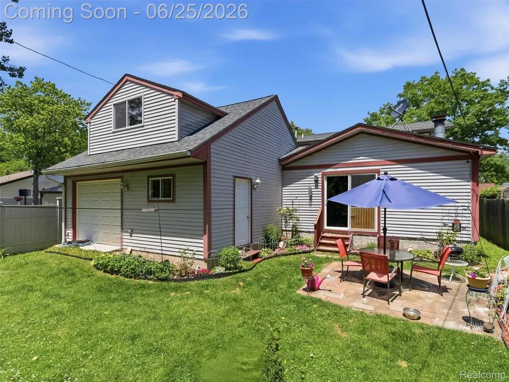 5565 Crescent Road Waterford Charter Township MI 48327