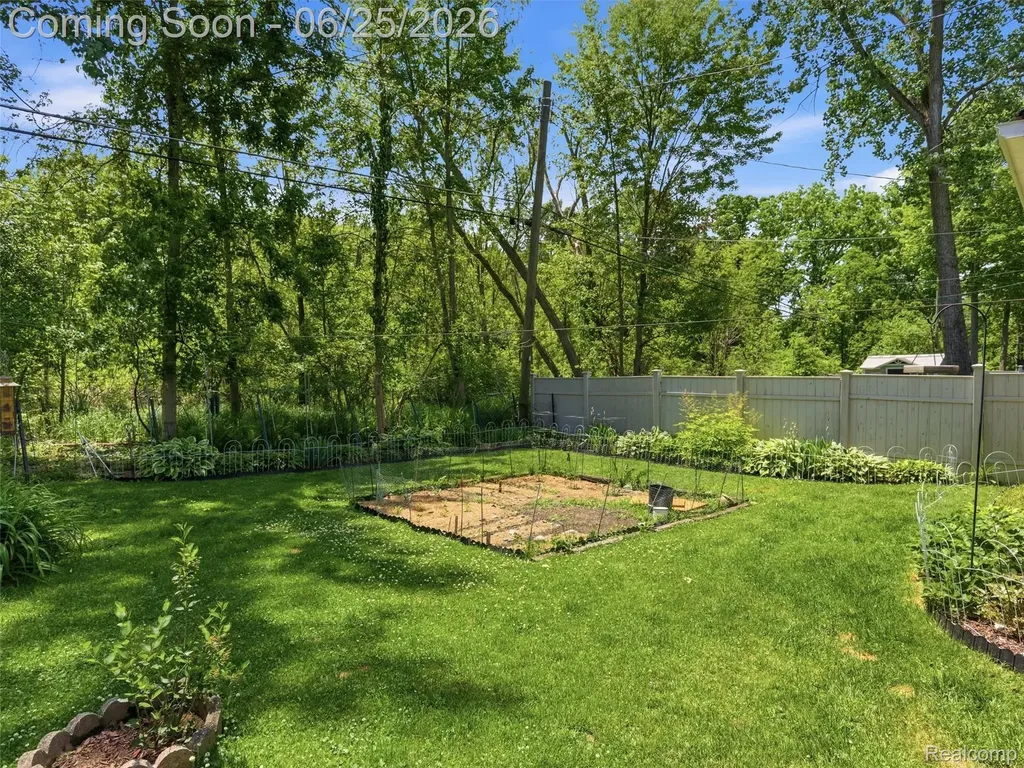 5565 Crescent Road Waterford Charter Township MI 48327