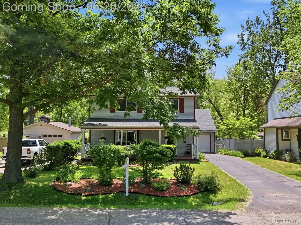 5565 Crescent Road Waterford Charter Township MI 48327