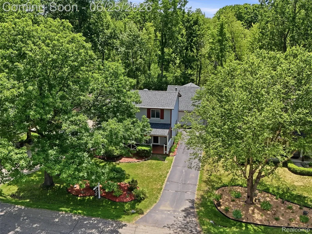5565 Crescent Road Waterford Charter Township MI 48327