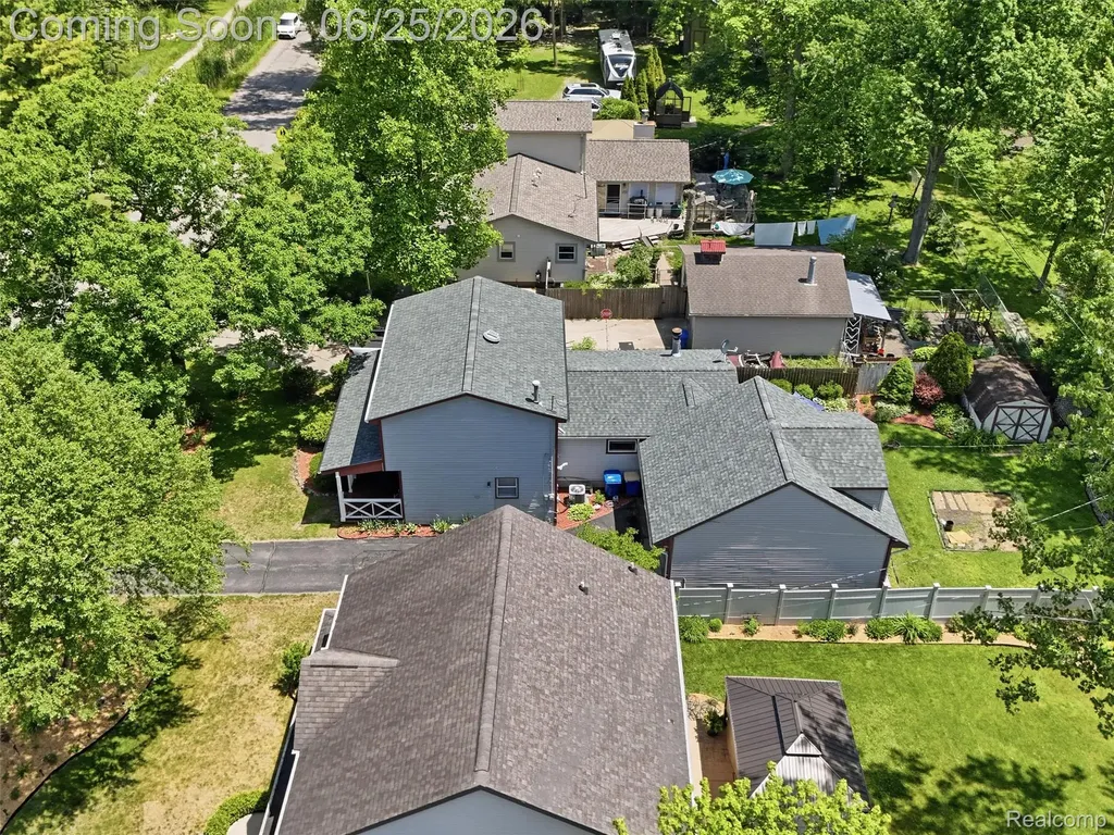 5565 Crescent Road Waterford Charter Township MI 48327