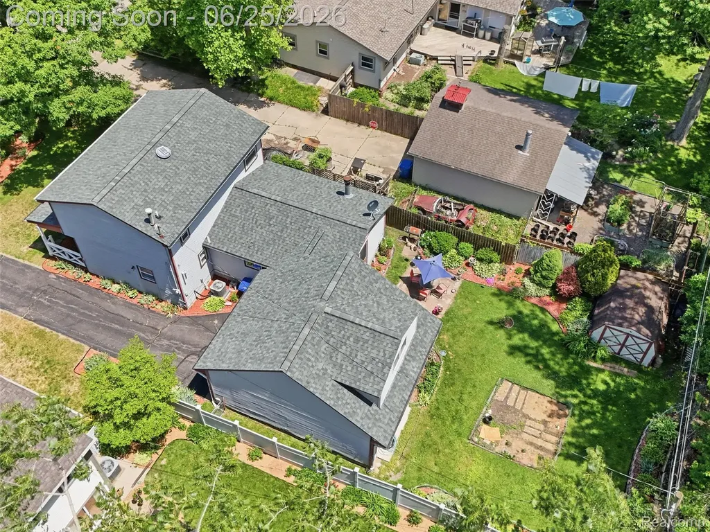 5565 Crescent Road Waterford Charter Township MI 48327