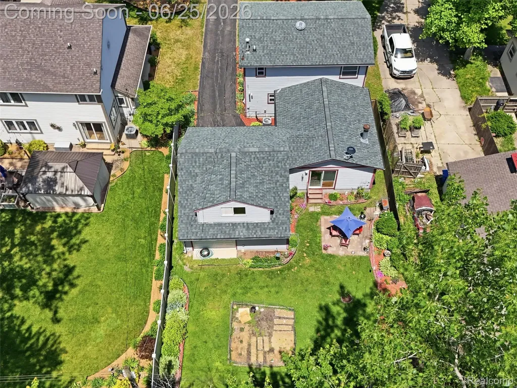5565 Crescent Road Waterford Charter Township MI 48327