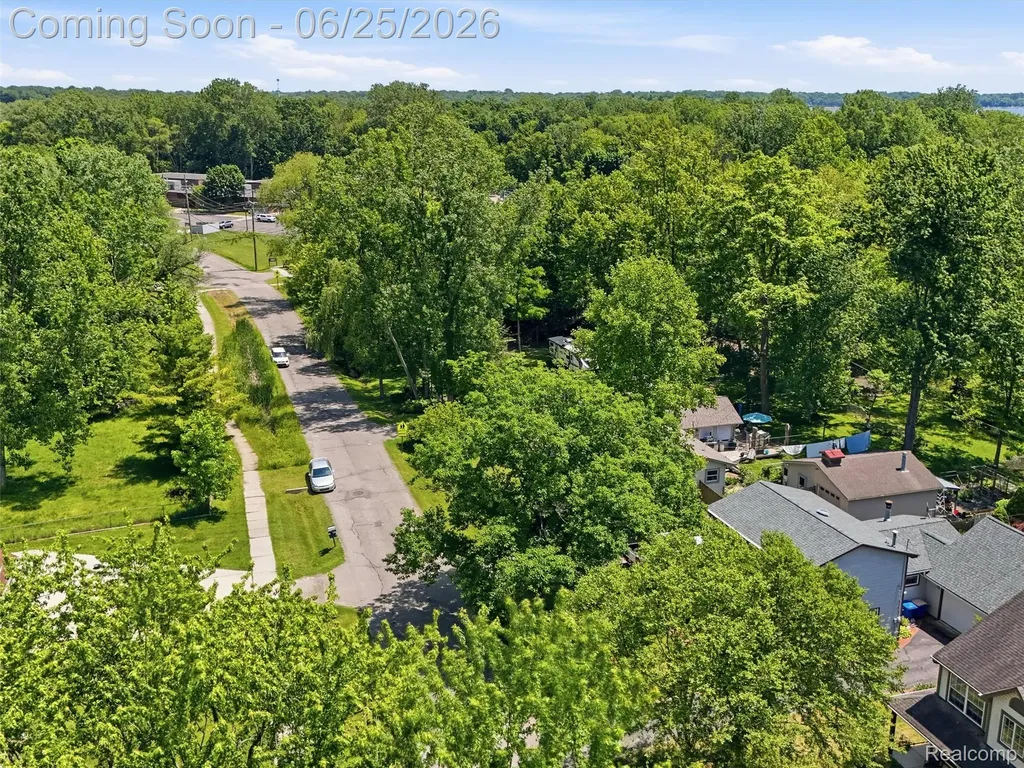 5565 Crescent Road Waterford Charter Township MI 48327