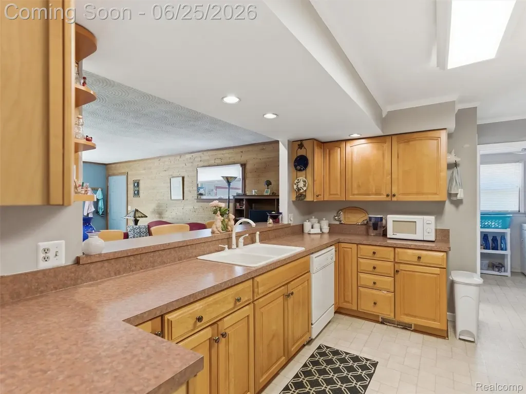 5565 Crescent Road Waterford Charter Township MI 48327